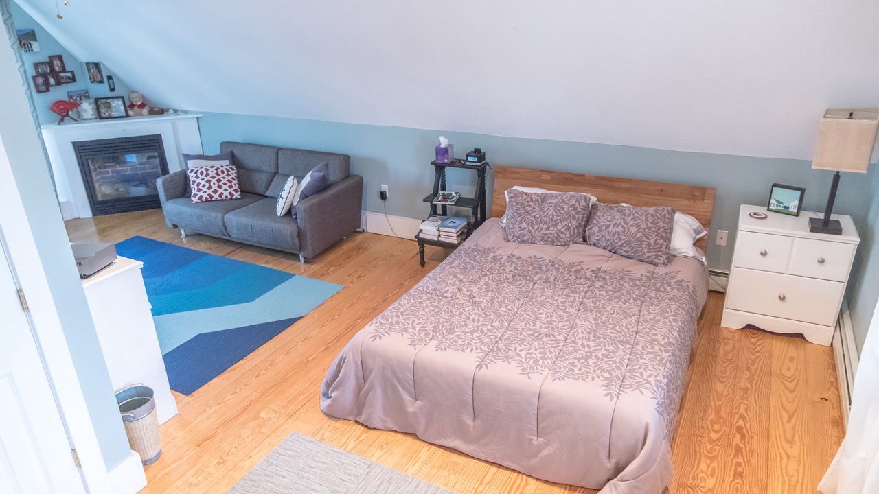Photo of Livingroom in Commercial Street