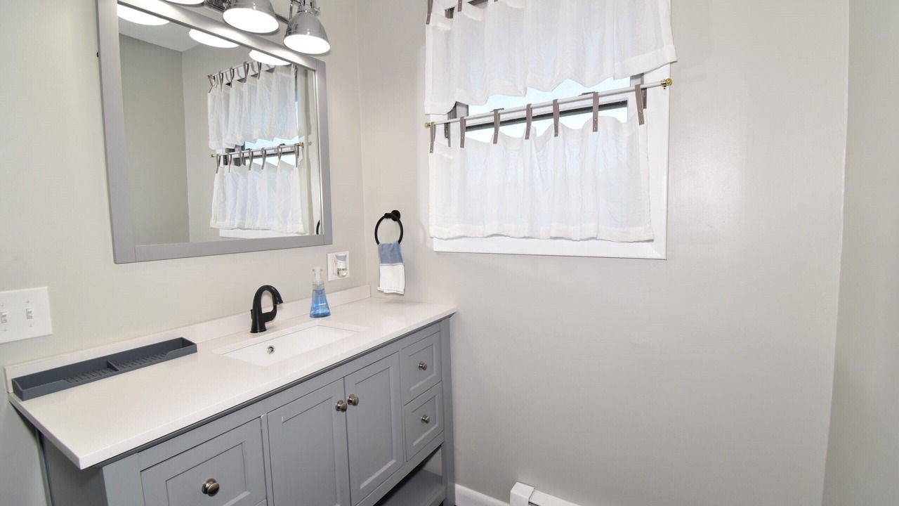 Photo of Bathroom in Eastward Look
