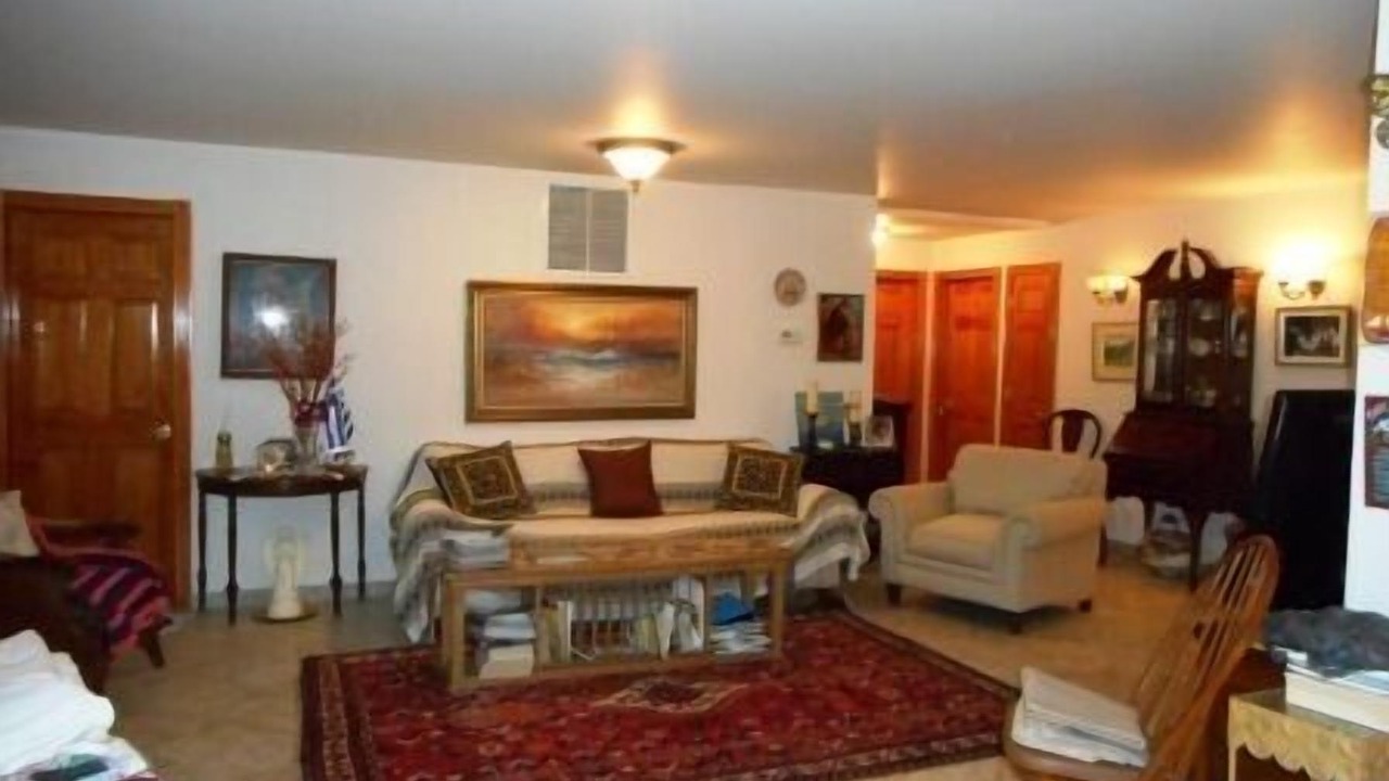 Photo of Livingroom in Greenport West
