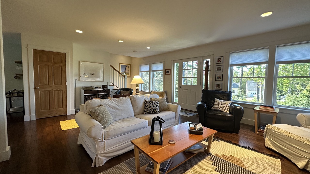 Photo of Livingroom in Salsbury Cove