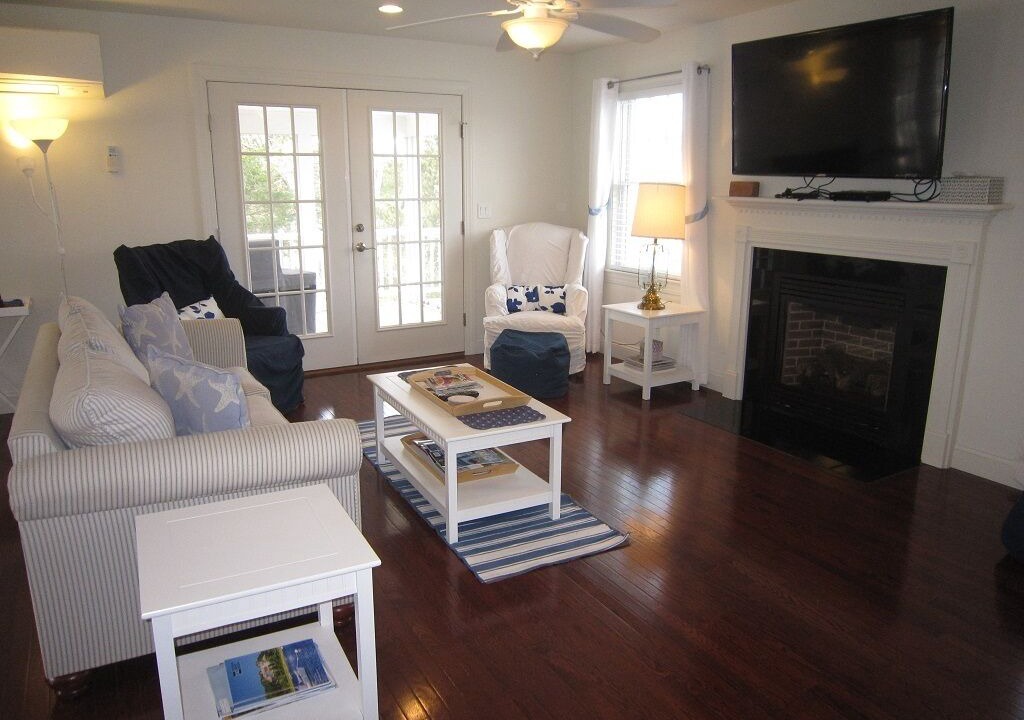 Photo of Livingroom in West Yarmouth