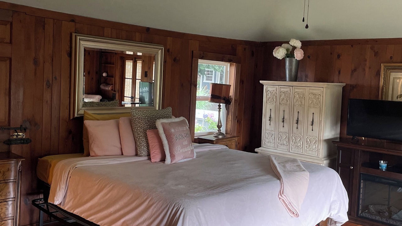 Photo of Bedroom in Bolton Landing