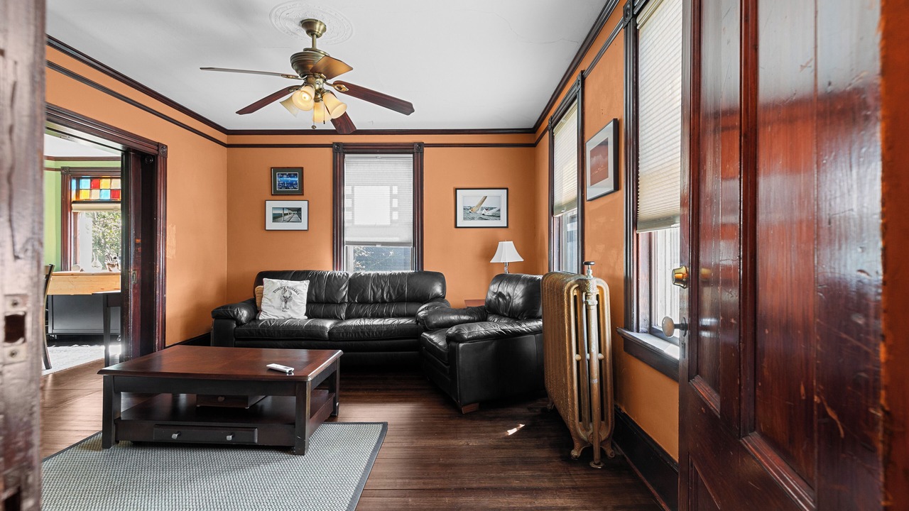 Photo of Livingroom in The Point
