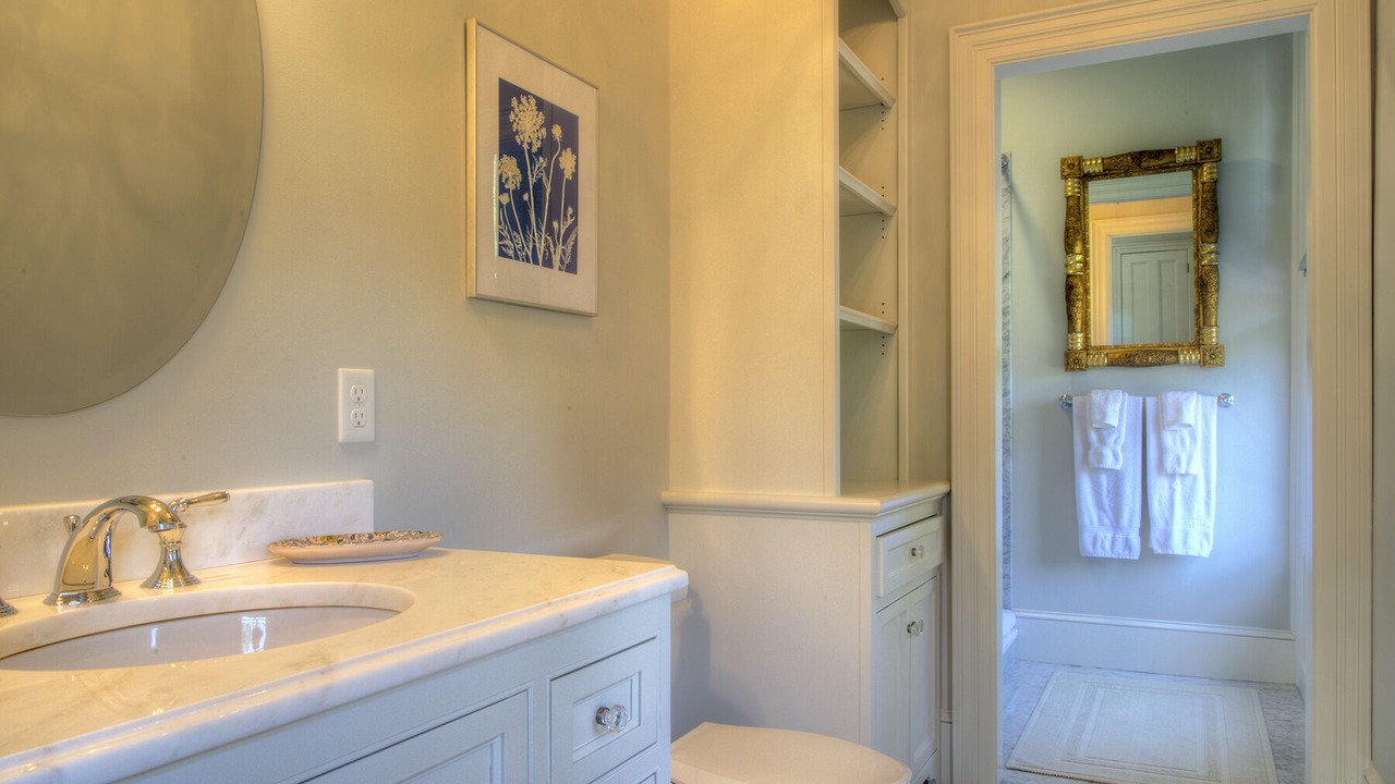 Photo of Bathroom in Bellevue Avenue Historic District