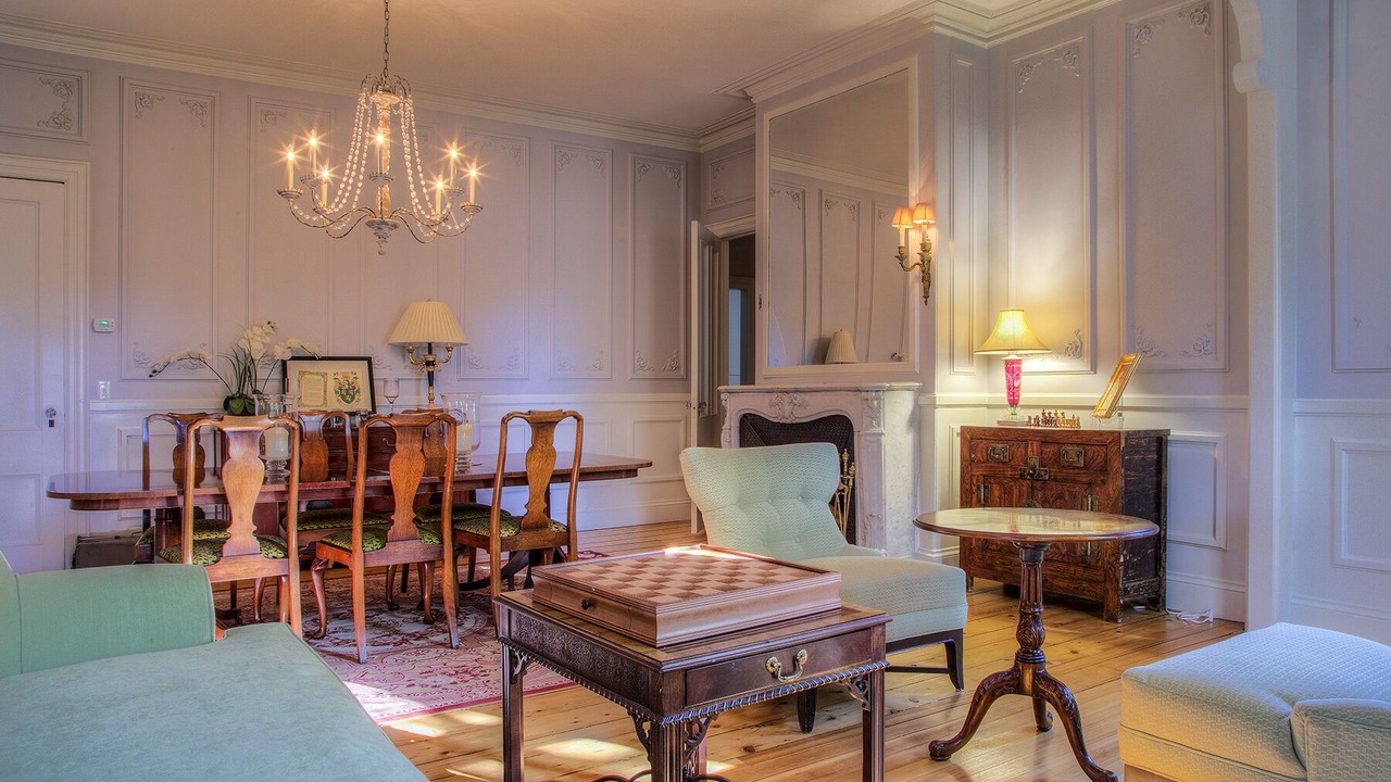 Photo of Livingroom in Bellevue Avenue Historic District