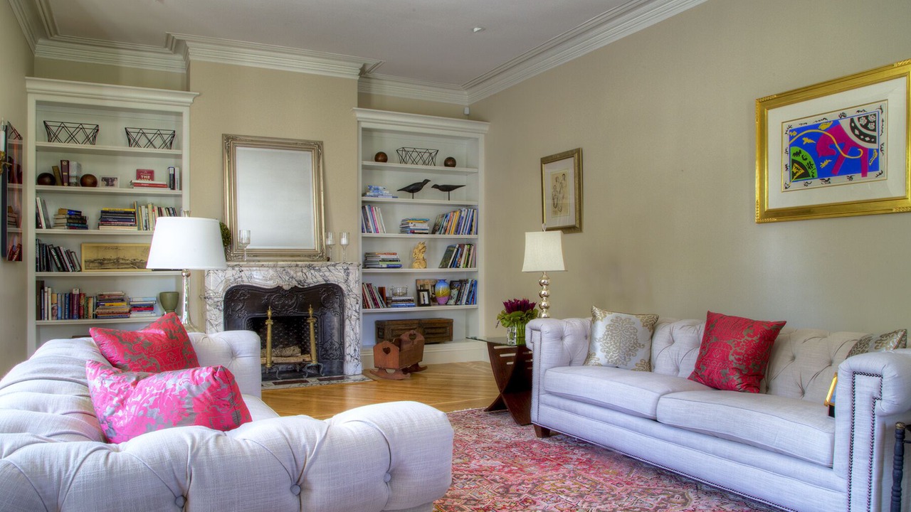 Photo of Livingroom in Bellevue Avenue Historic District