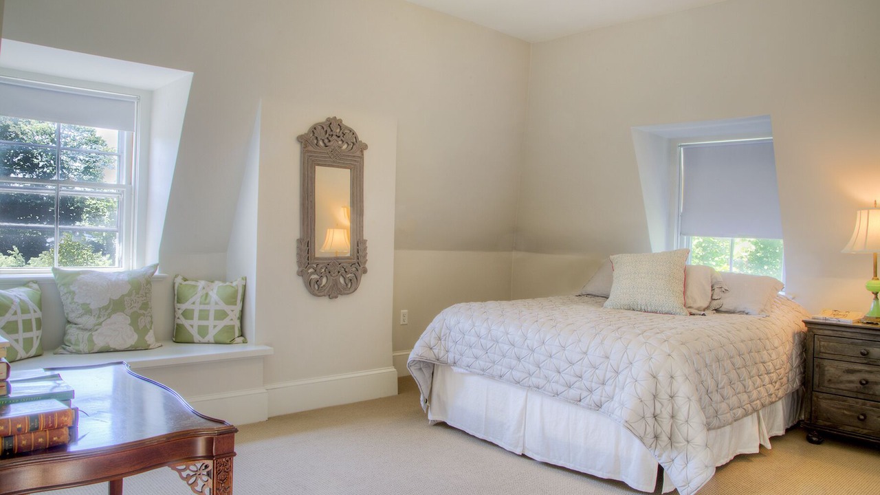 Photo of Bedroom in Bellevue Avenue Historic District
