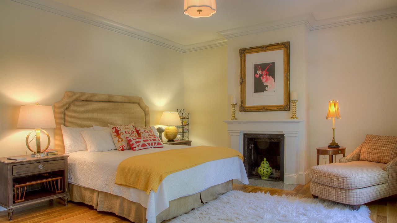 Photo of Bedroom in Bellevue Avenue Historic District