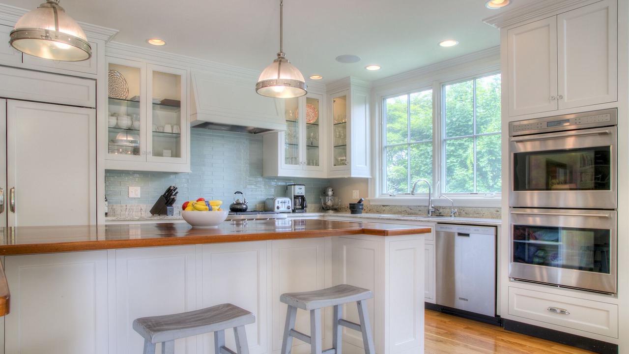 Photo of Kitchen in Bellevue Avenue Historic District