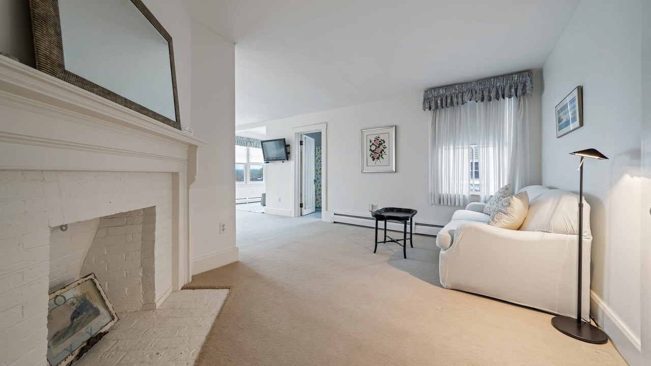 Photo of Livingroom in York Harbor