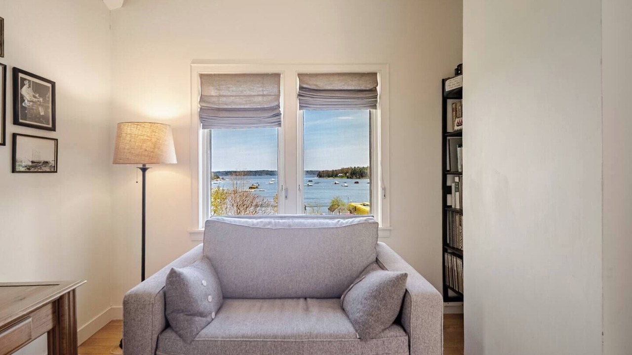 Photo of Livingroom in Round Pond