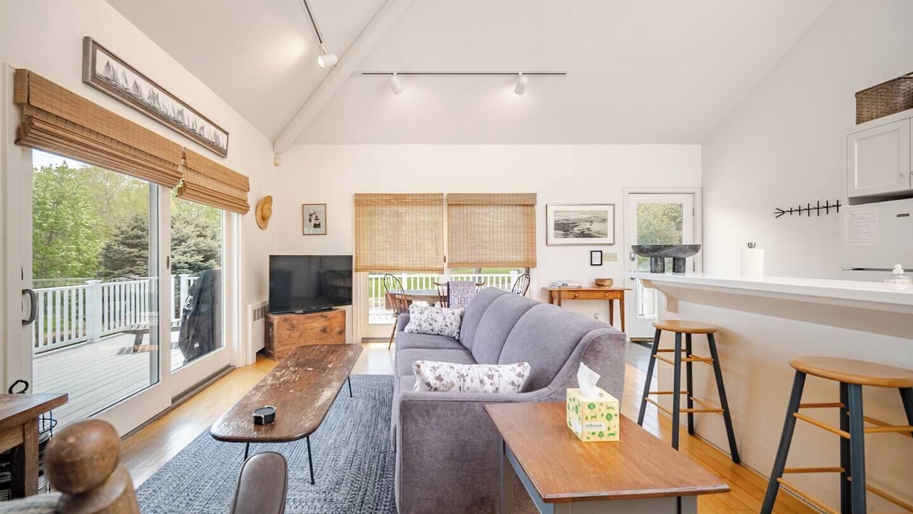 Photo of Livingroom in Round Pond