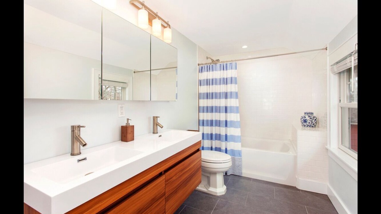 Photo of Bathroom in Cutchogue