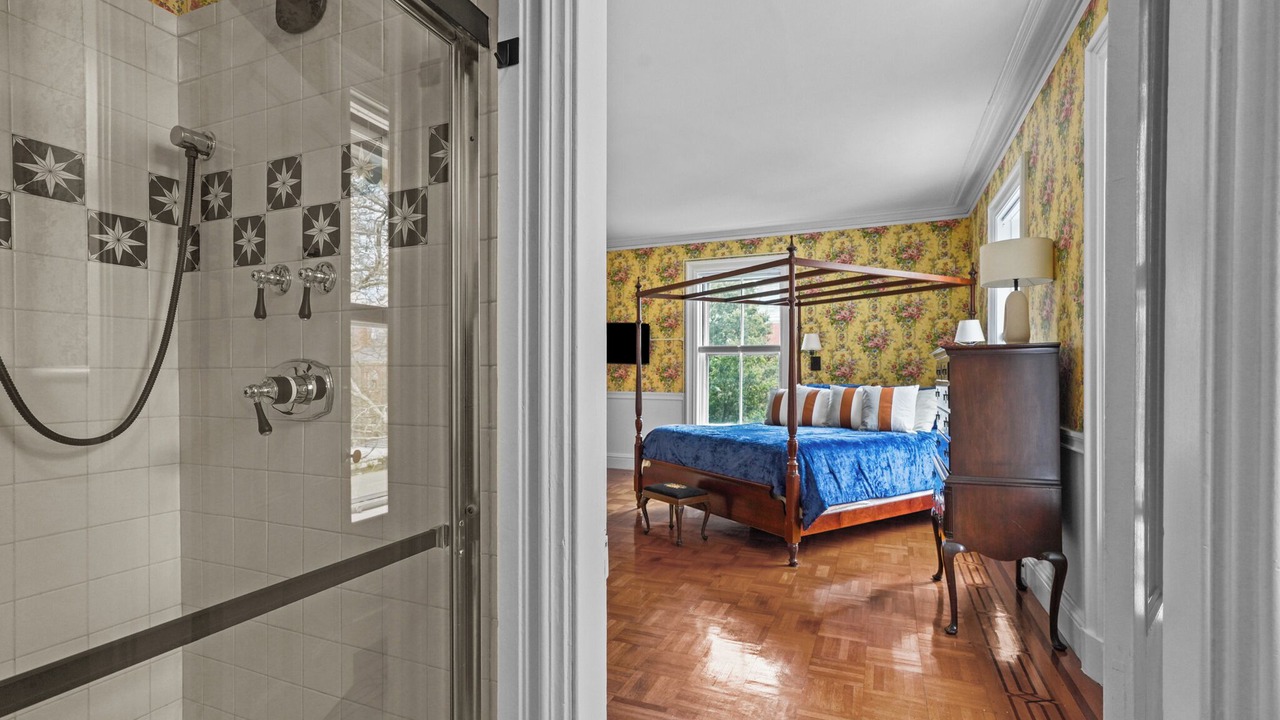 Photo of Bedroom in Top of the Hill