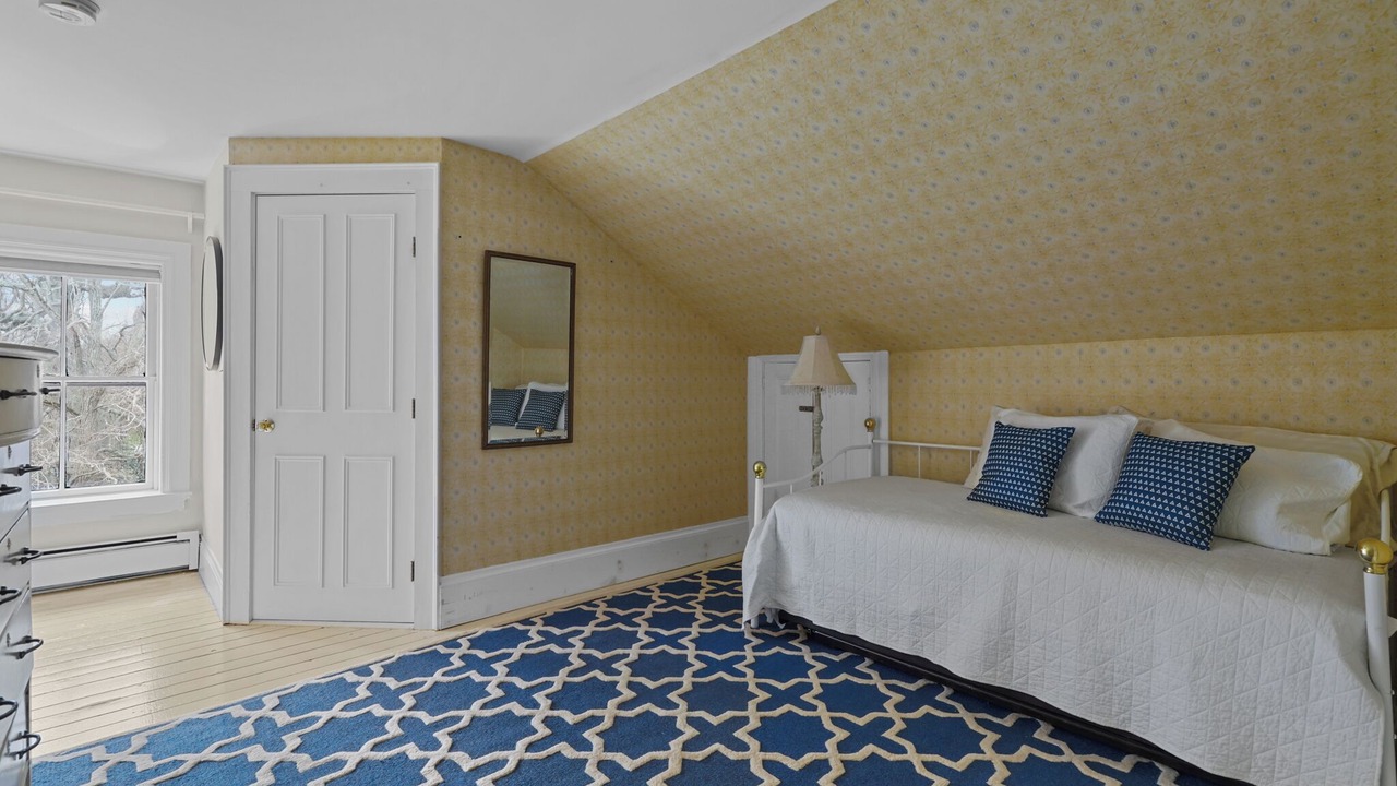 Photo of Bedroom in Top of the Hill