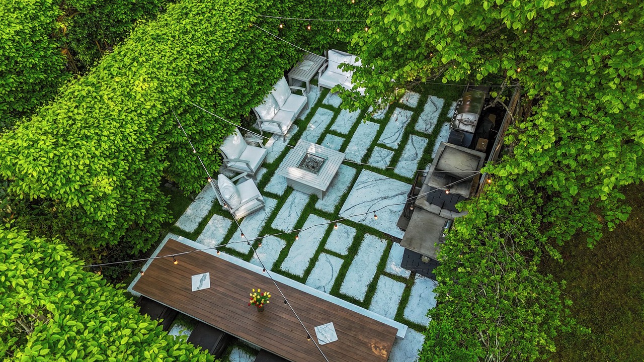 Photo of Outdoor in Top of the Hill