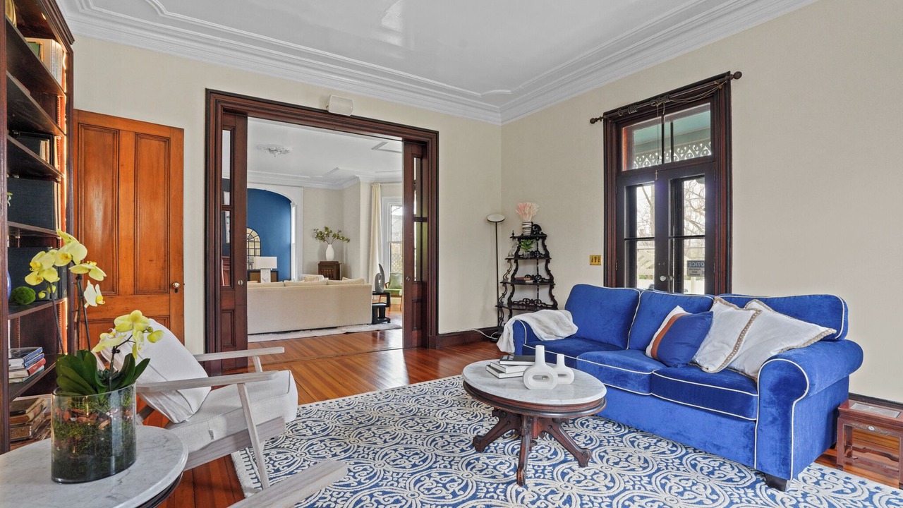 Photo of Livingroom in Top of the Hill