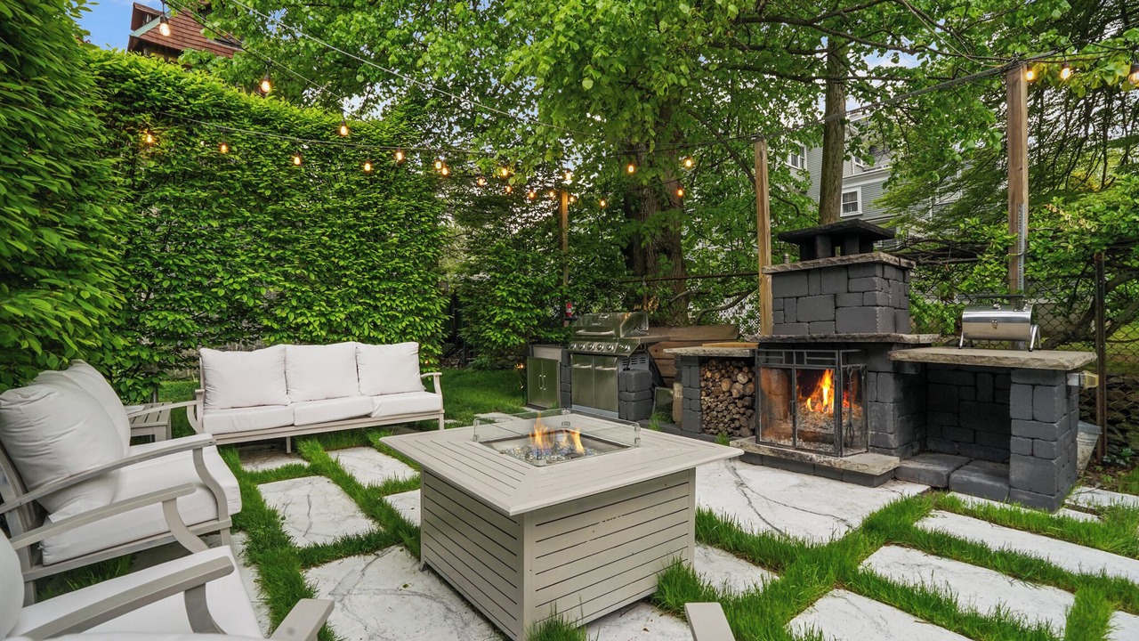 Photo of Outdoor in Top of the Hill