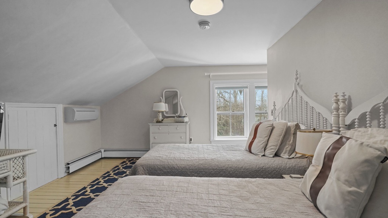 Photo of Bedroom in Top of the Hill