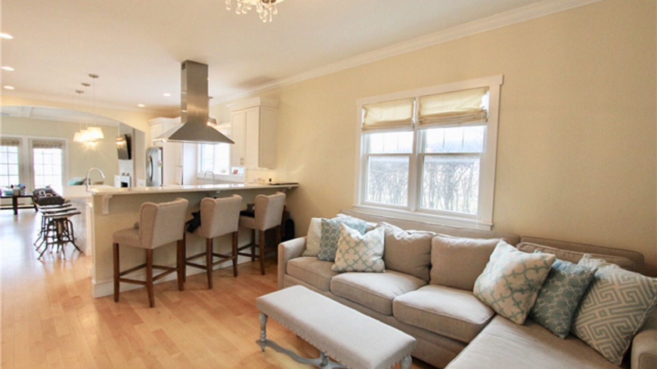Photo of Livingroom in Easton's Point