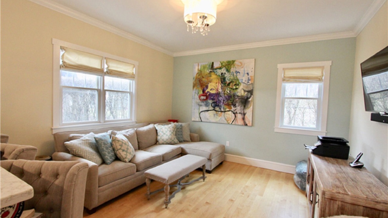 Photo of Livingroom in Easton's Point