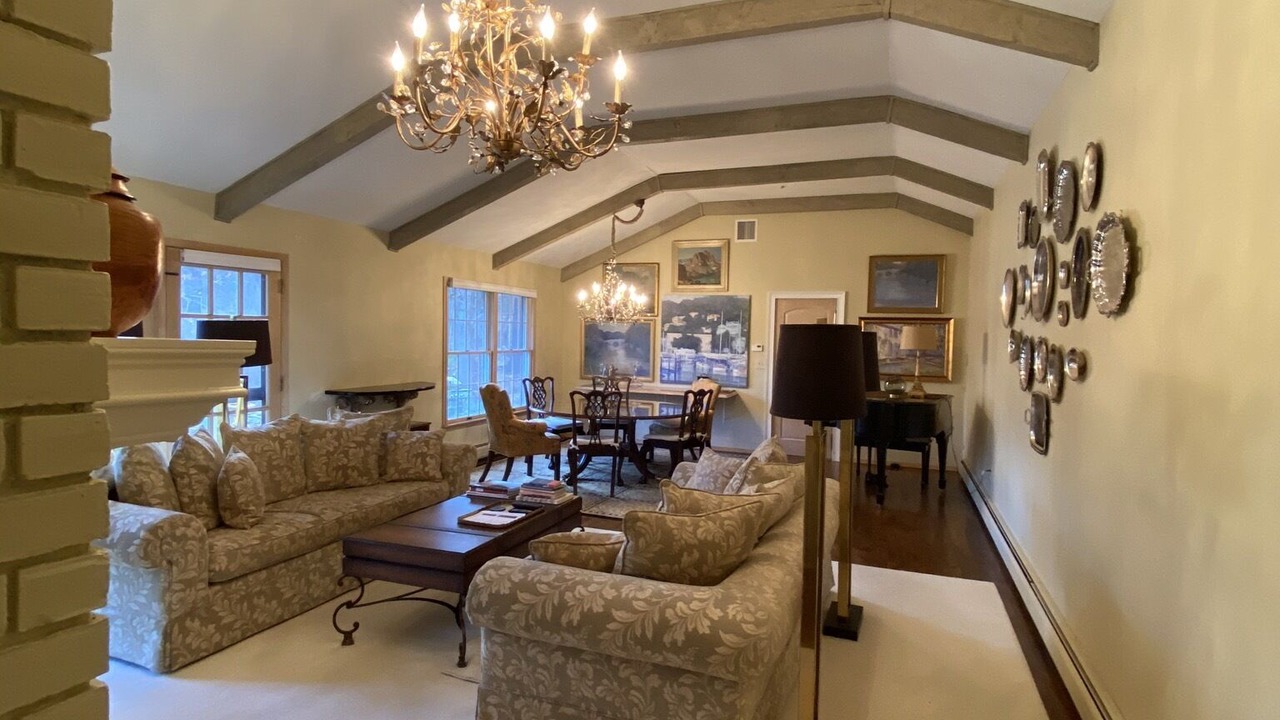 Photo of Livingroom in Lenox