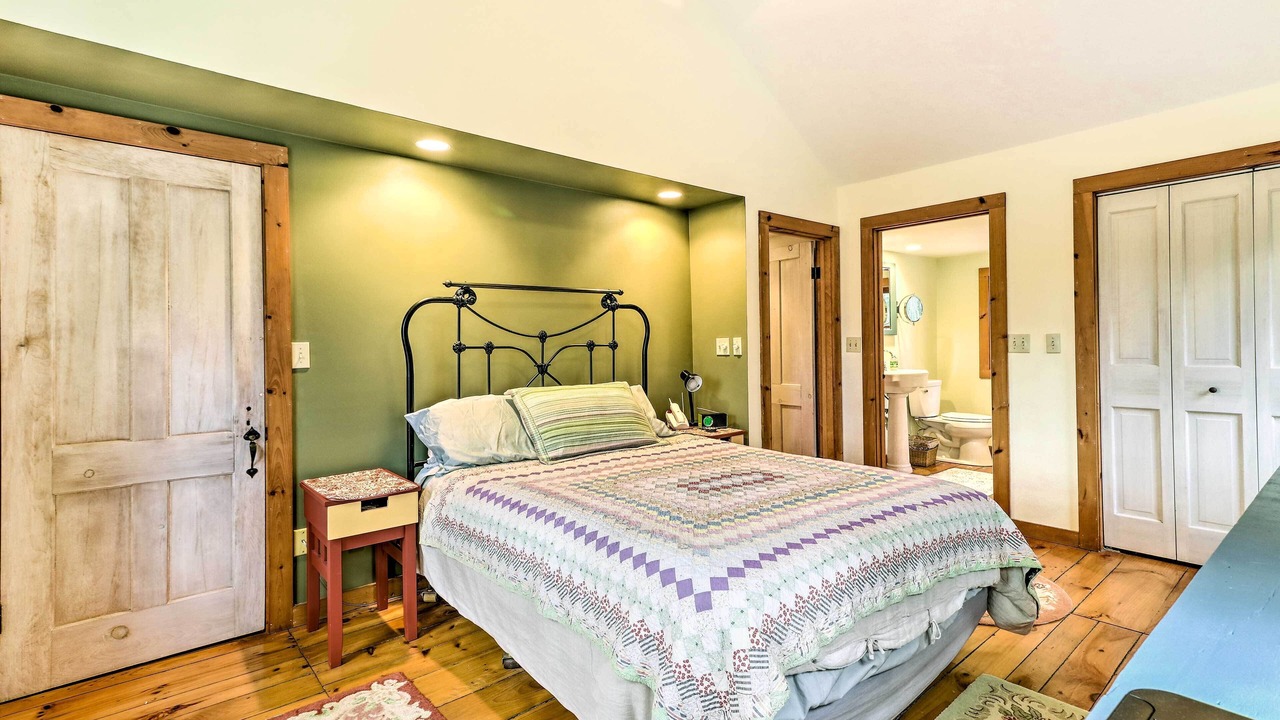 Photo of Bedroom in Monterey