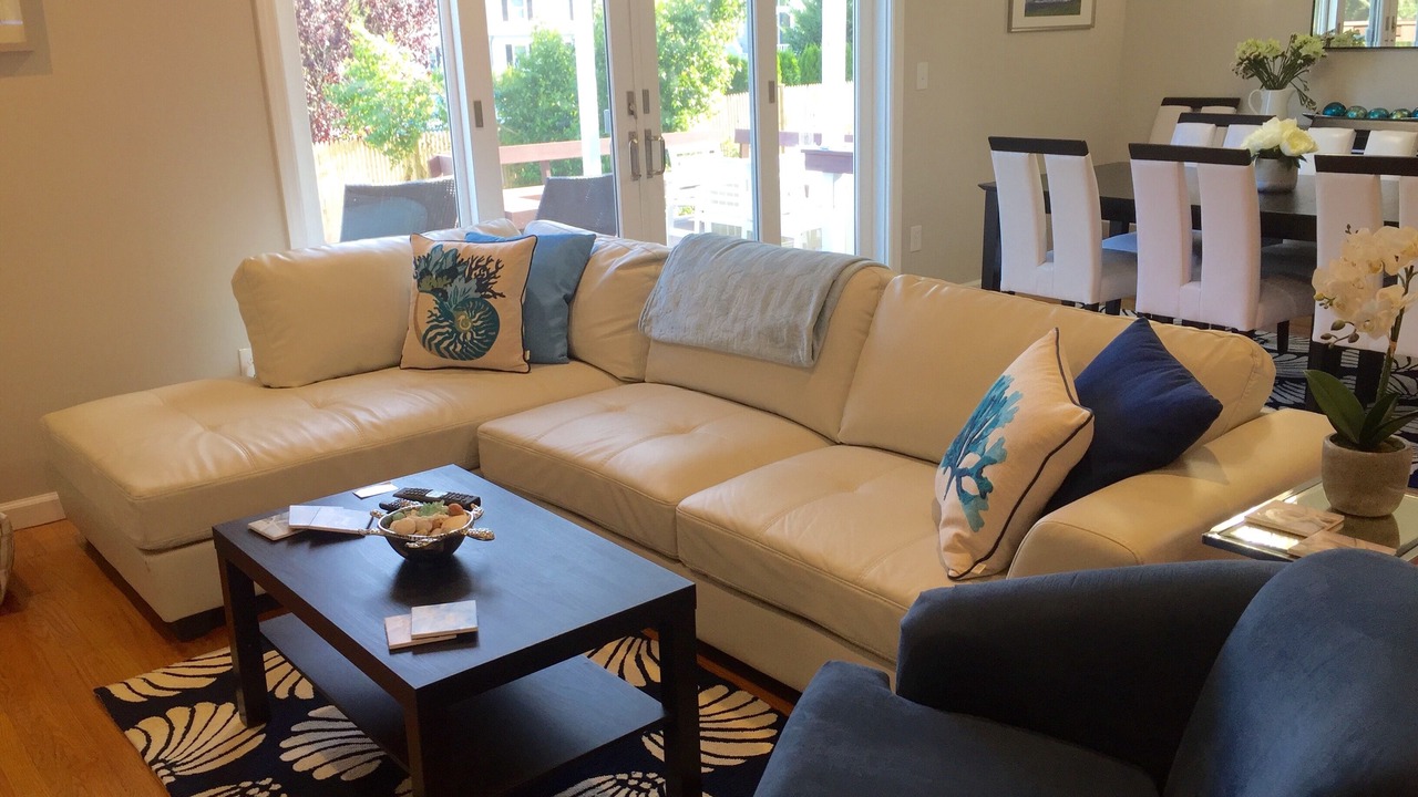 Photo of Livingroom in Easton's Point