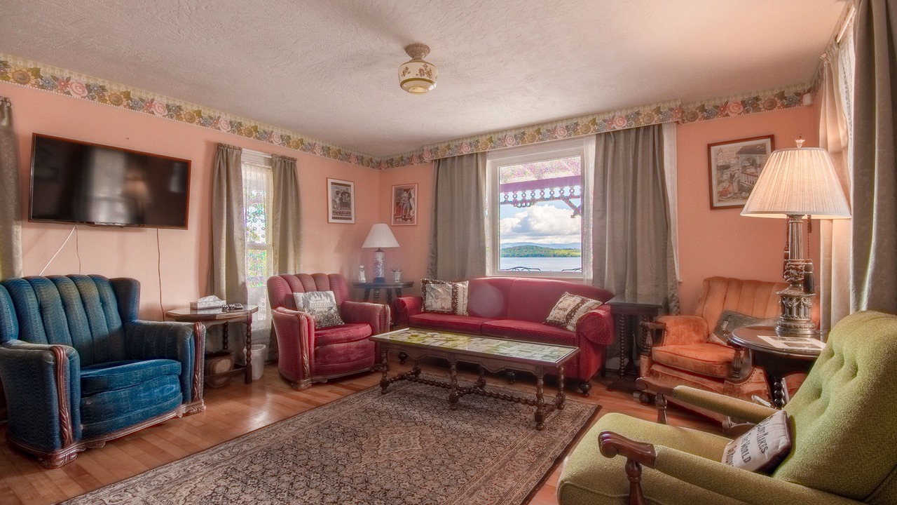 Photo of Livingroom in Weirs Beach