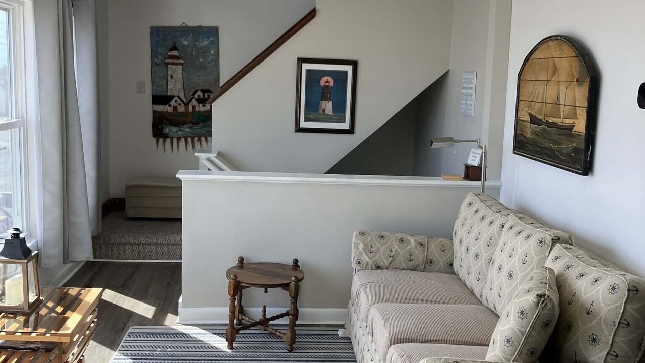 Photo of Livingroom in Eastward Look