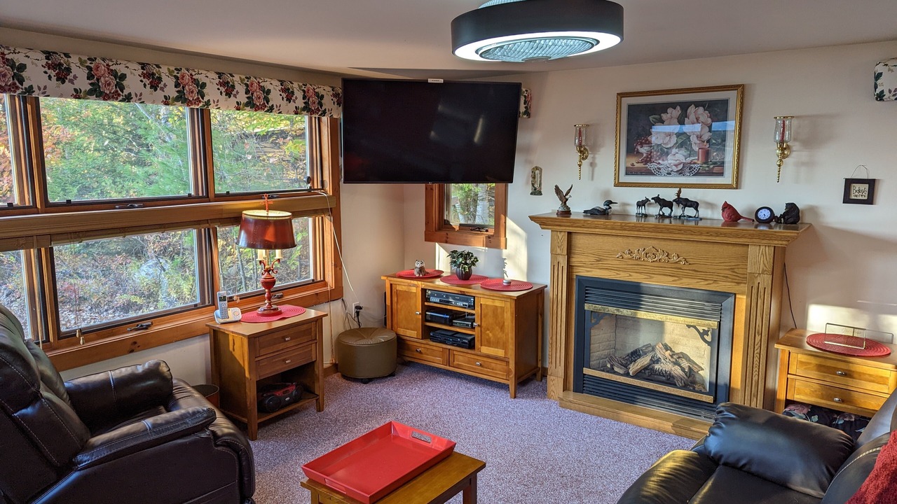 Photo of Livingroom in Center Tuftonboro
