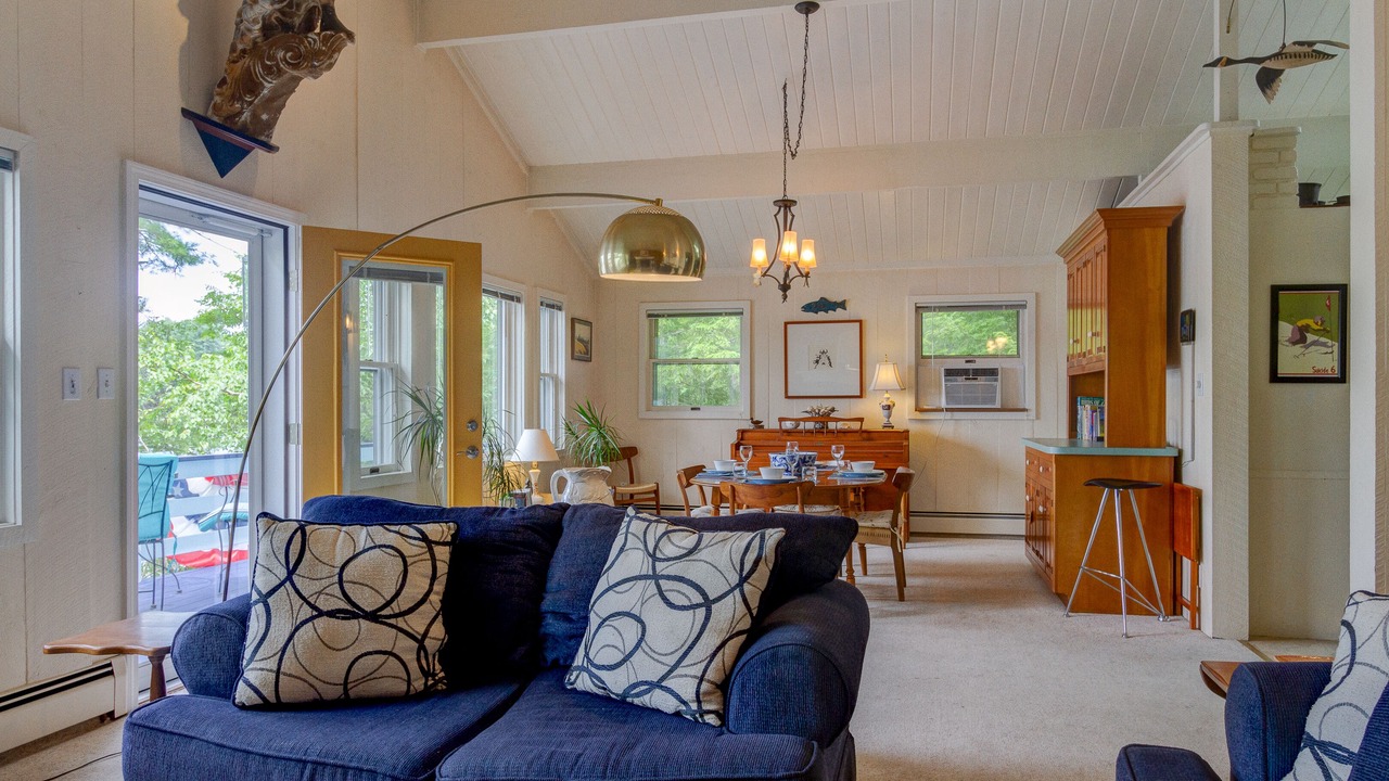 Photo of Livingroom in Barrington