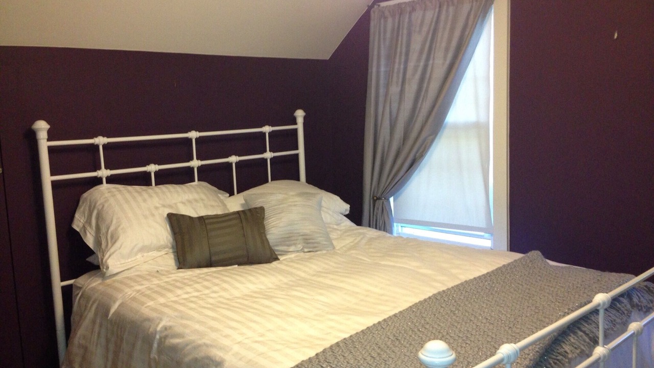 Photo of Bedroom in Lee