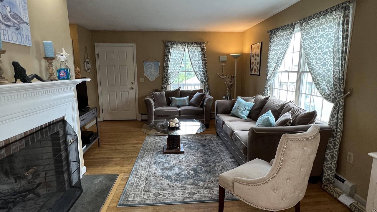 Photo of Livingroom in Niantic