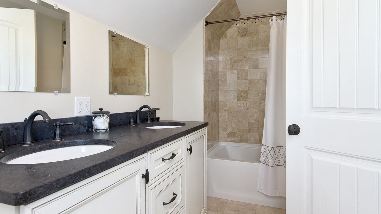 Photo of Bathroom in Pond Cove