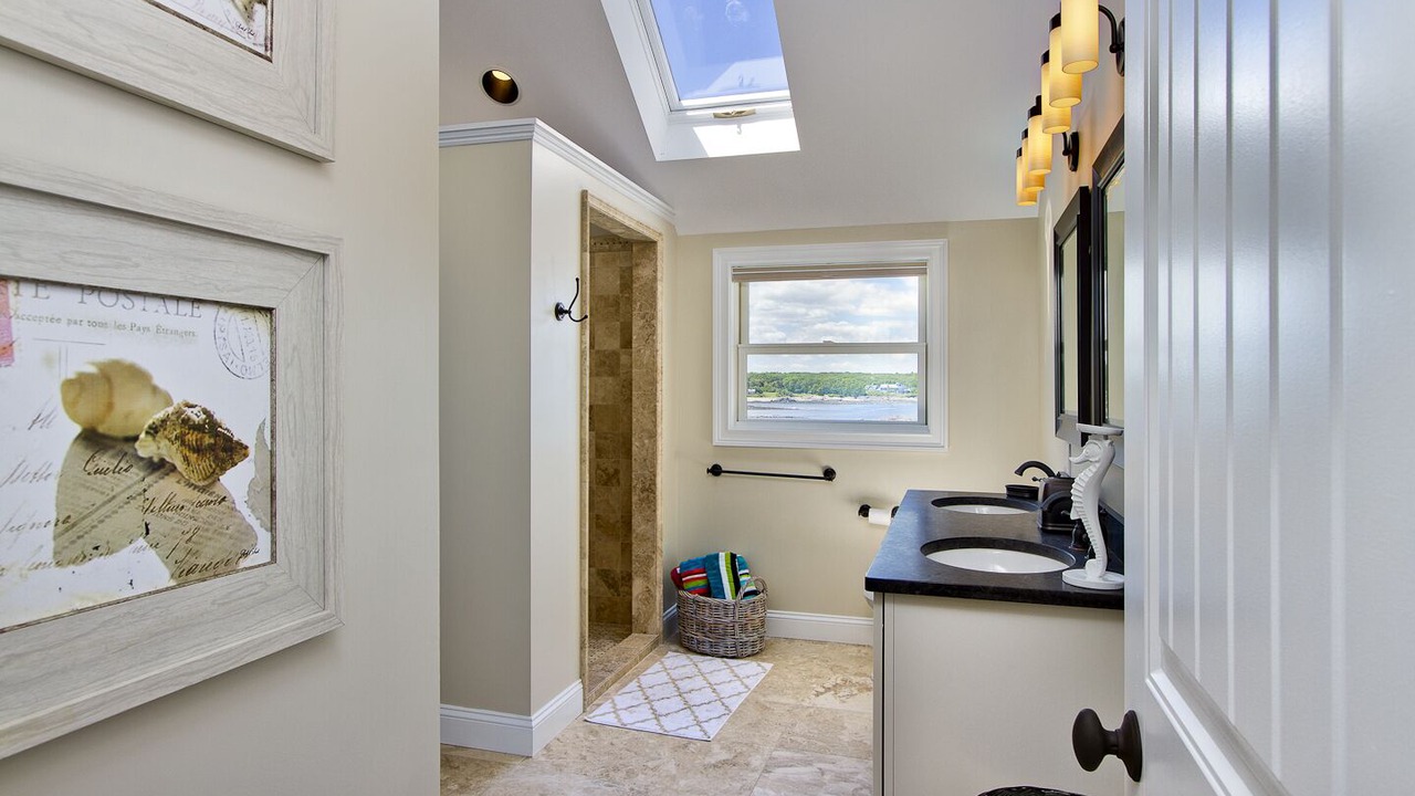 Photo of Bathroom in Pond Cove