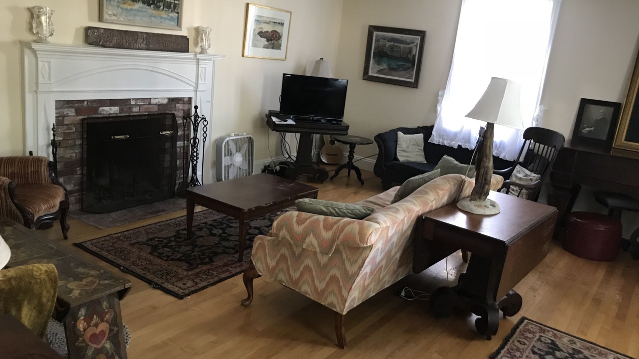 Photo of Livingroom in Commercial Street