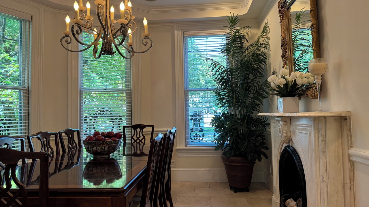 Photo of Livingroom in Saratoga Springs