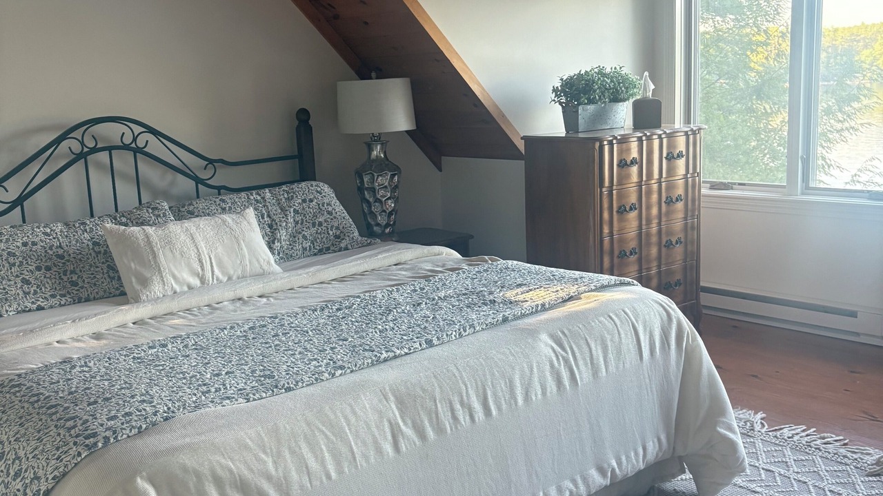 Photo of Bedroom in Mirror Lake