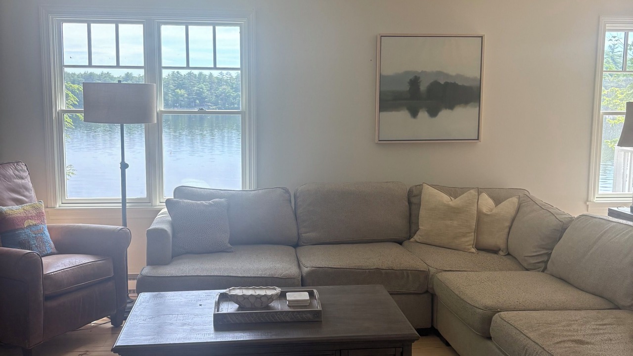 Photo of Livingroom in Mirror Lake