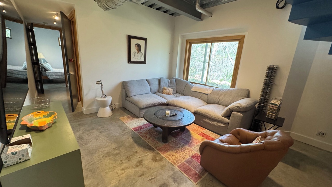 Photo of Livingroom in Cornwall Bridge
