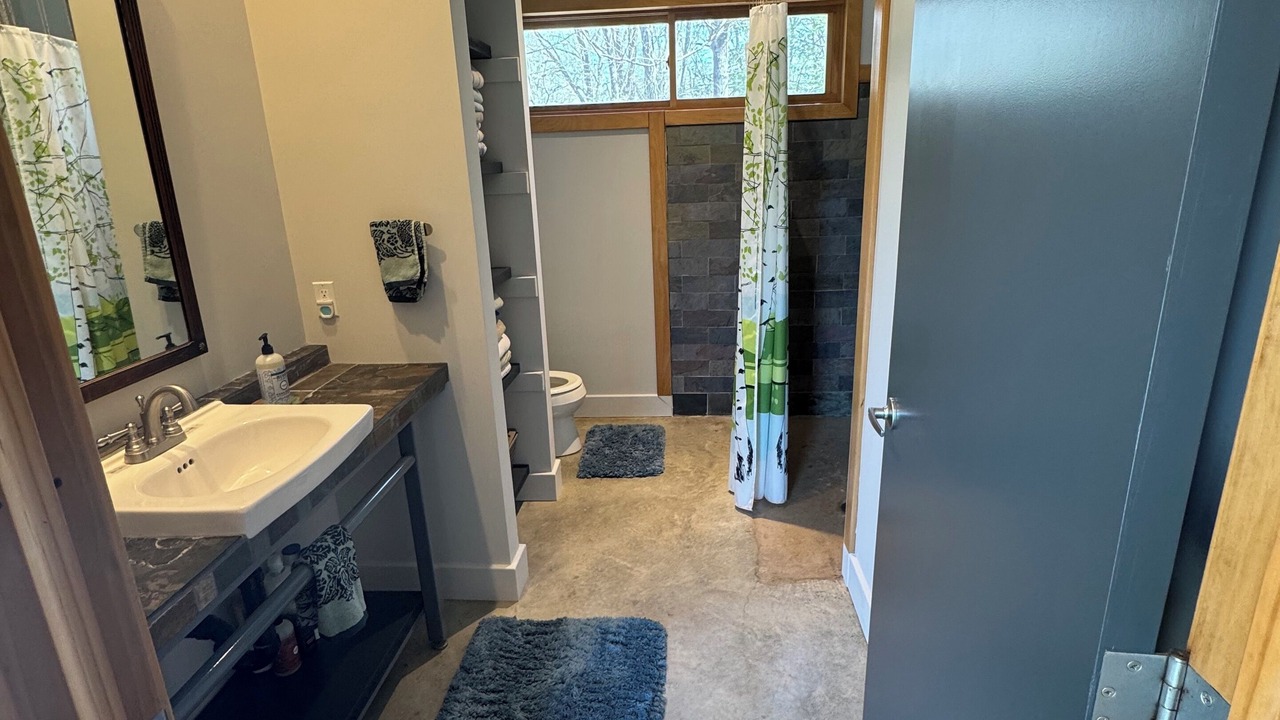 Photo of Bathroom in Cornwall Bridge