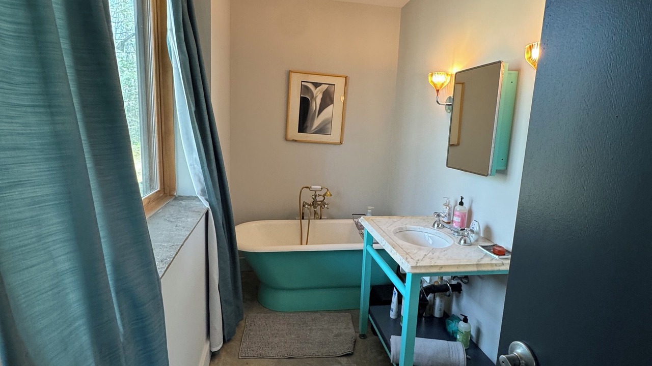 Photo of Bathroom in Cornwall Bridge