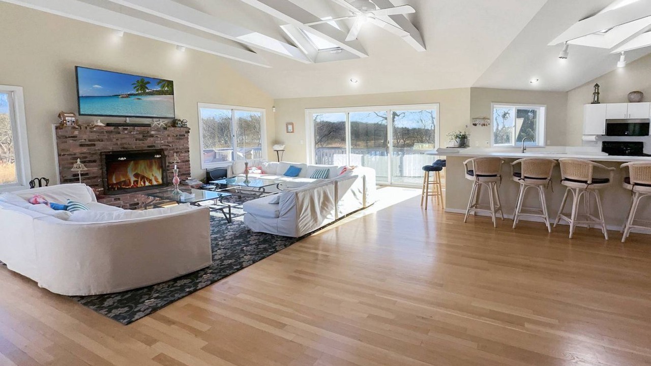 Photo of Livingroom in Westhampton