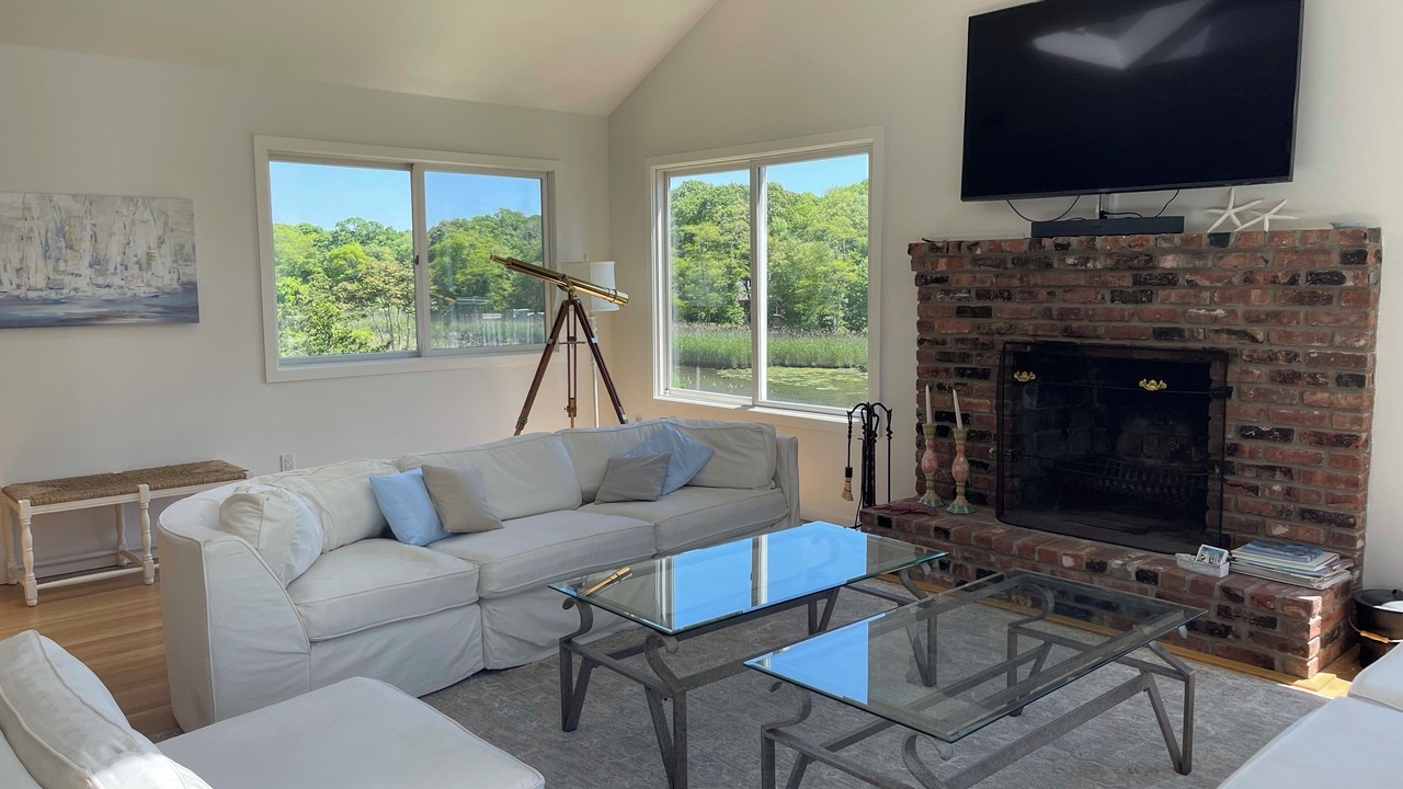 Photo of Livingroom in Westhampton