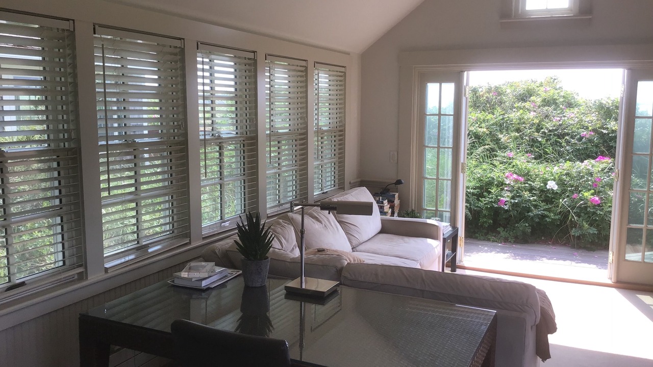 Photo of Livingroom in Commercial Street