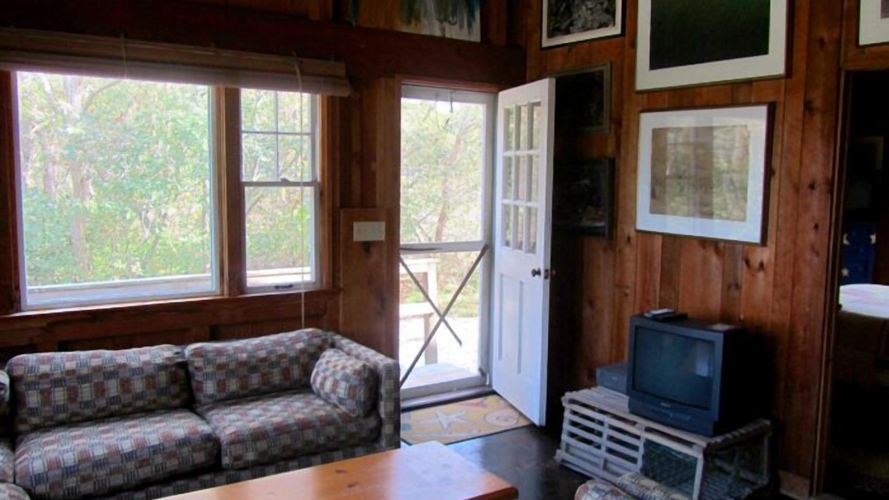 Photo of Livingroom in Indian Neck Heights