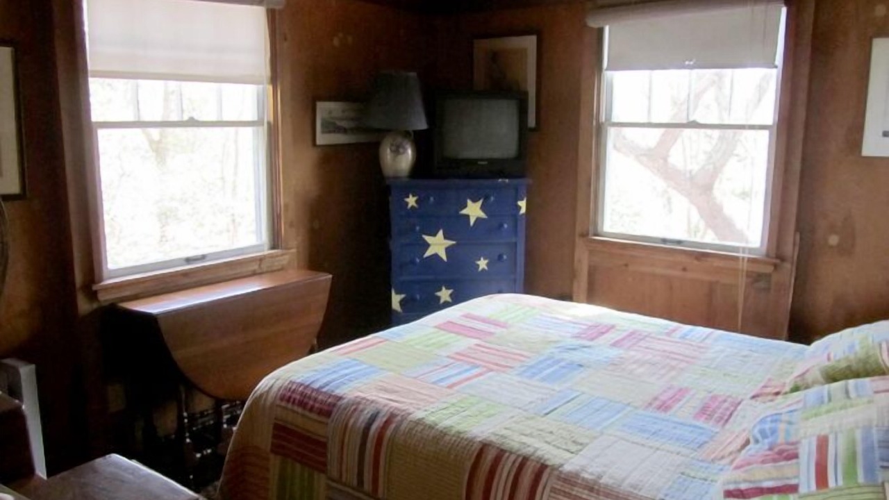 Photo of Bedroom in Indian Neck Heights