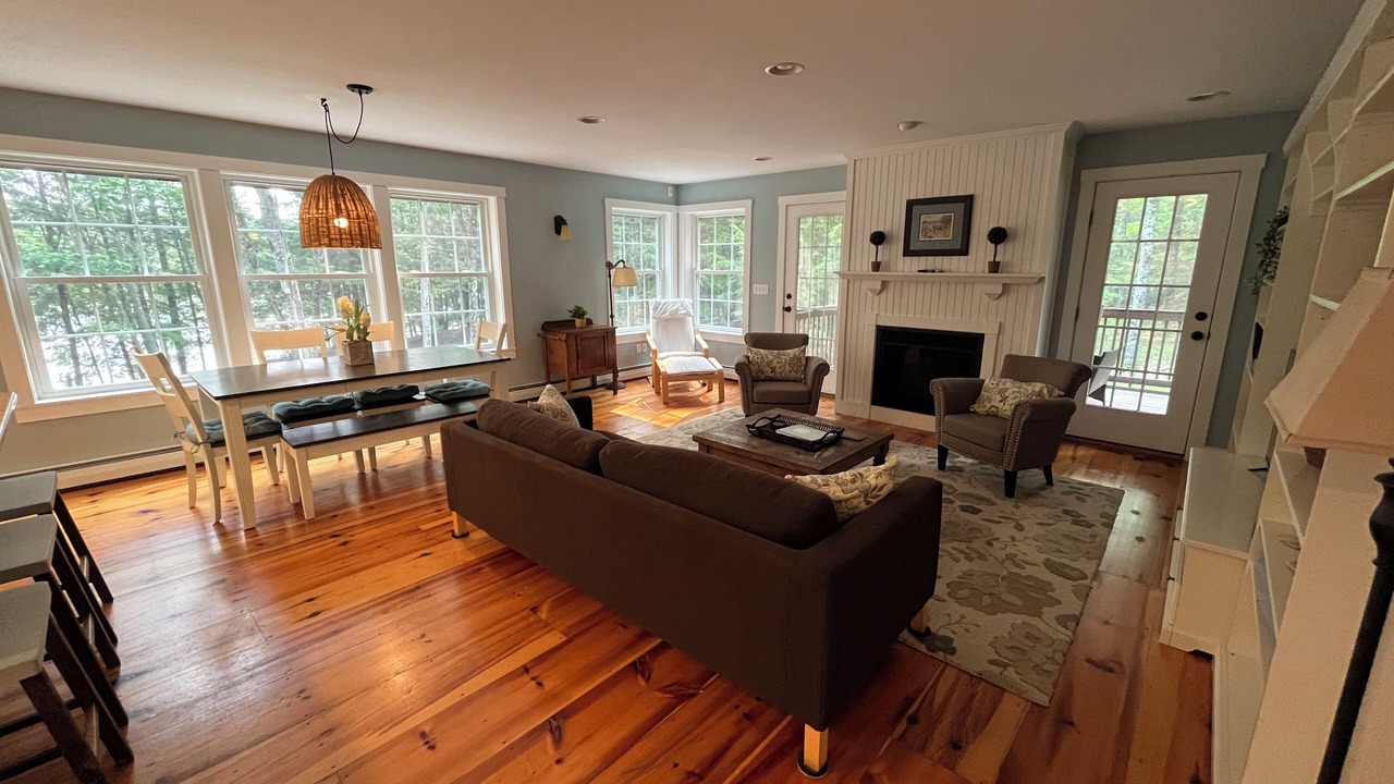 Photo of Livingroom in Lake Arrowhead
