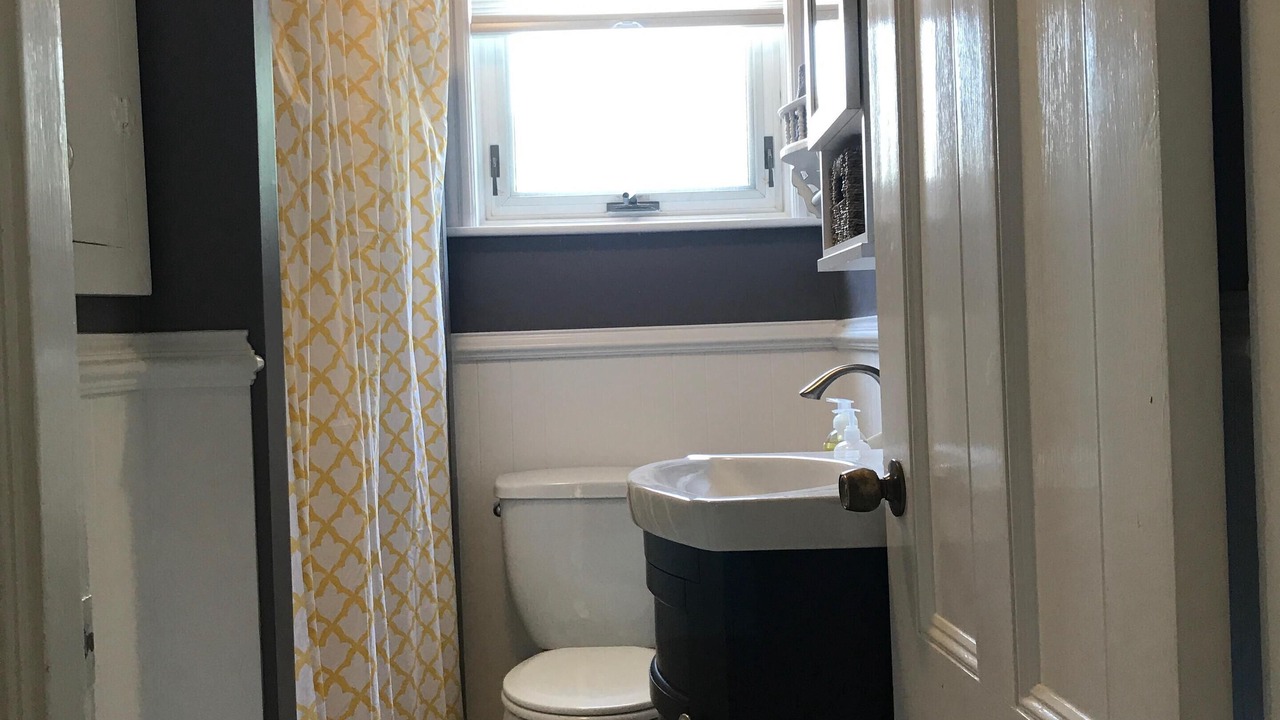 Photo of Bathroom in Bellevue Avenue Historic District